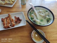 鲜肉小馄饨-小姜锅贴(凤凰街店)