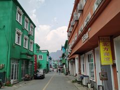 -百里峡七彩艺术小镇