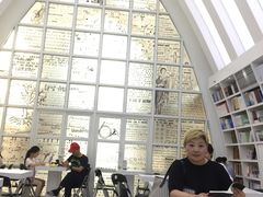 -钟书阁(松江泰晤士小镇店)