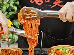 九尺鲜鸭肠-拈签一笑黄牛肉辣卤串串