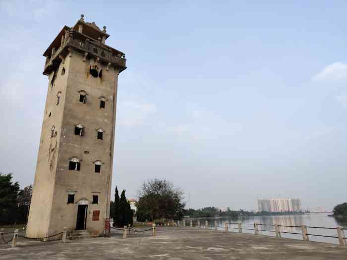 赤坎南楼-"赤坎南楼七壮士,在日本投降前后,在碉楼上.