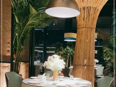 -思念果岭湖畔花房餐厅