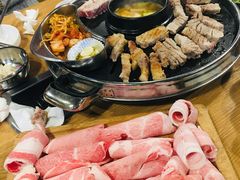 -江南猪肉商会无限续吃(弘大店)