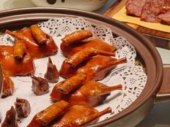 招牌脆皮乳鸽-炆艺乳鸽·煲仔饭大排档(望京来广营店)