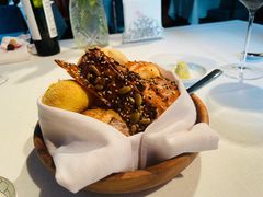 餐前面包配黄油-弗兰克牛排西餐厅Ribone steak house(柠檬花园店)