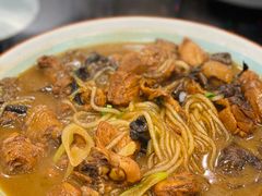 东北小鸡炖蘑菇-东北农家小院(定西路店)