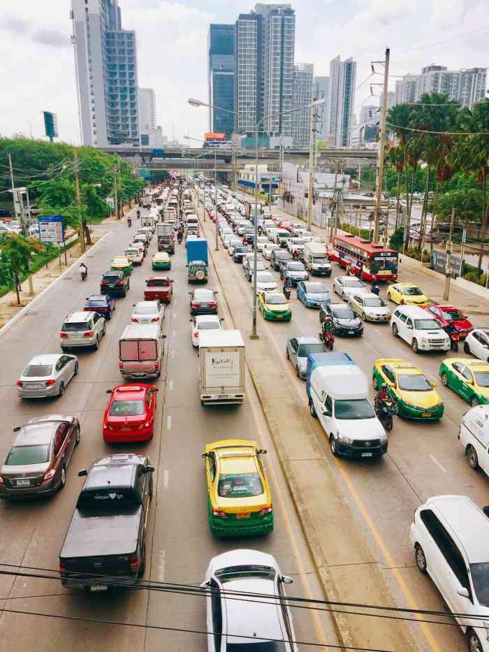 打分 曼谷,名副其实的"堵城",市中心的八面佛作为游客我也闻风前开