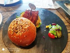 -HIGH FIVE哈福手工汉堡(桂林路店)