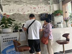 -轻奢·全曼酒店(深圳坂田北地铁站店)