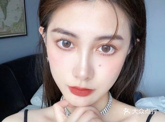 恰到好处的隐形眼影和卧蚕珠光