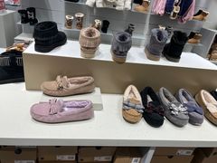 -UGG(燕莎奥特莱斯购物中心店)