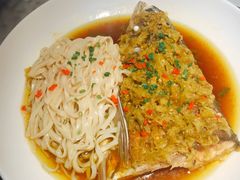 酱椒蒸鱼头配手工面-雀蓝川菜(奥体广场店)