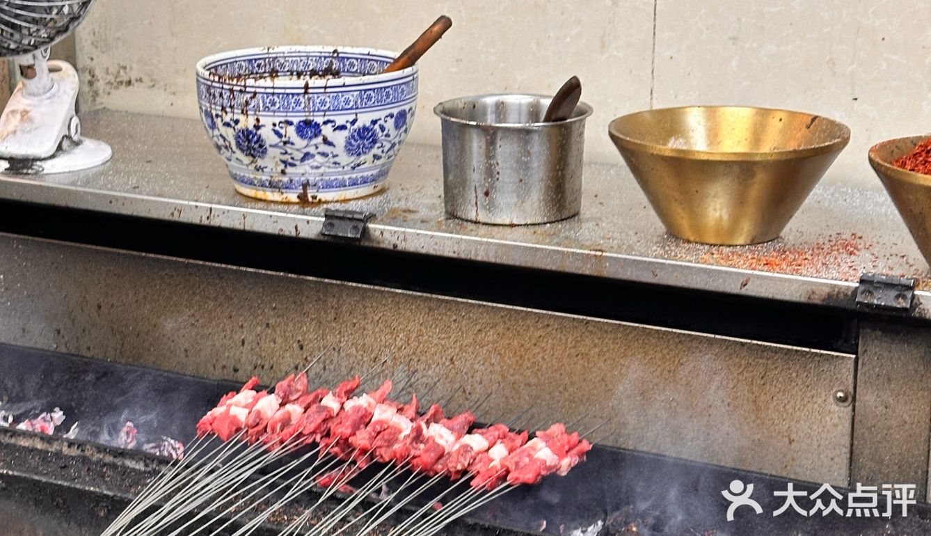 来自西安回民街上的清真美食烤肉店｜秦人集合