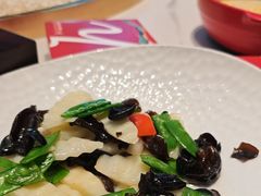 腊味炒荷兰豆-千百味红餐厅·江西菜(绿地双子塔店)