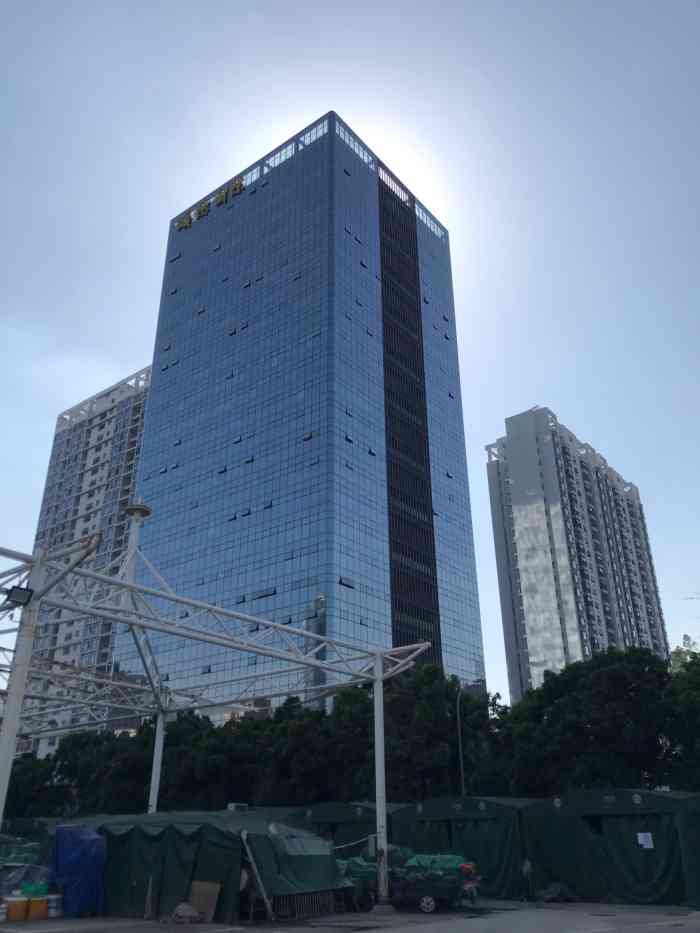 颂德国际停车场-"环境:家附近的楼盘,政府的人才房,依山.