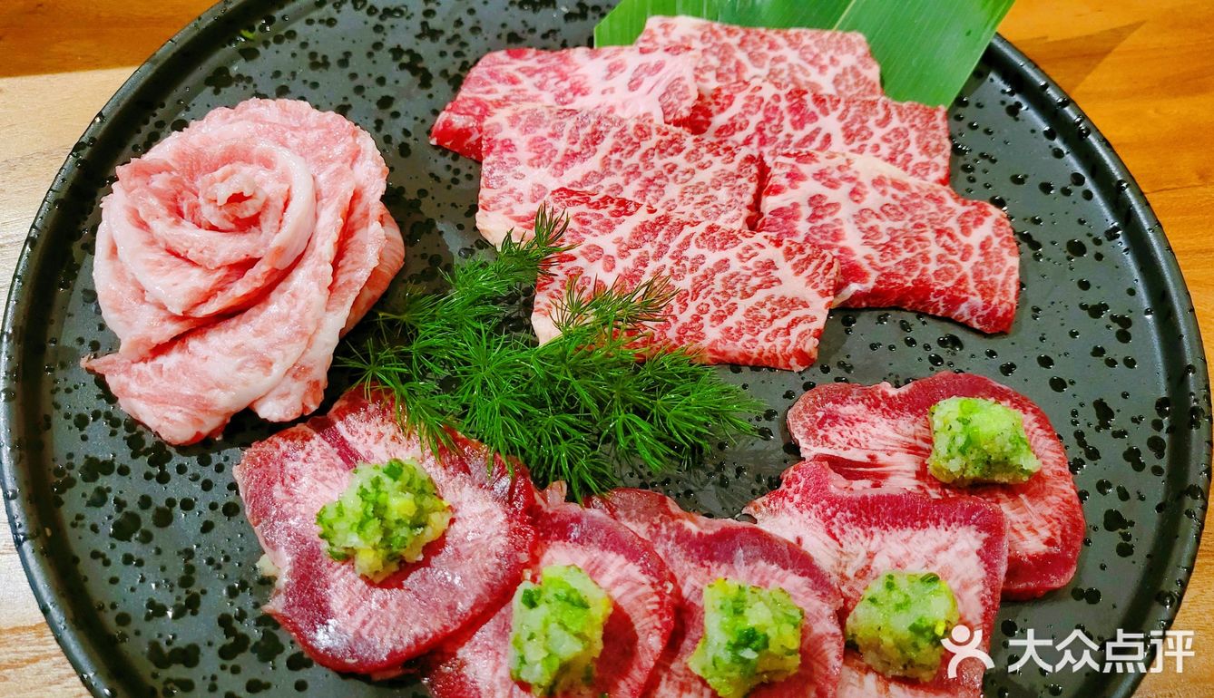 食物出现在口腔里，就像爱情出现在青春里
