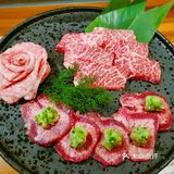食物出现在口腔里，就像爱情出现在青春里