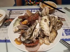 活扇贝海蛎肉花蛤拼盘-青岛蓝海大饭店·爱琴海自助餐厅(崂山店)