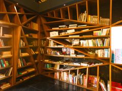 -钟书阁(松江泰晤士小镇店)