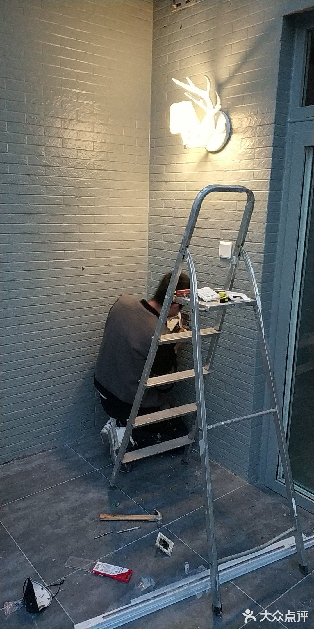 果儿鱼儿是间婚纱店，也是我们的家