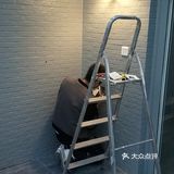 果儿鱼儿是间婚纱店，也是我们的家