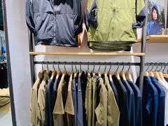 -王府井奥莱临潼小镇(临潼店)