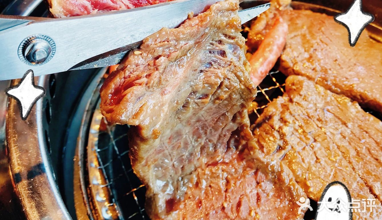 牛内脏烤肉全家福，好吃不贵！[惊叹]