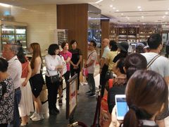 等位区-老佛爷饼店