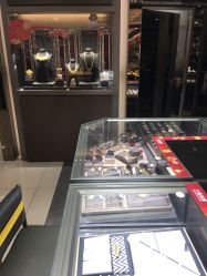 -六福珠寶(百联南方购物中心店)