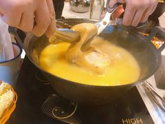 -鲜入围煮花胶鸡海鲜火锅