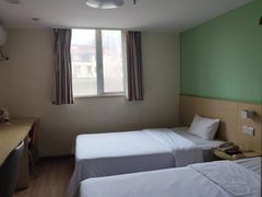 -7天酒店(上海江宁路地铁站玉佛寺店)