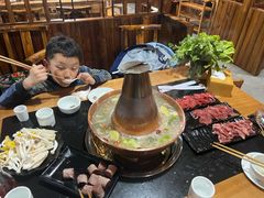 -果松木炭酸菜铜火锅·外婆参鸡汤