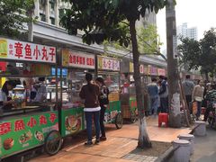 -海南大学南门小吃一条街