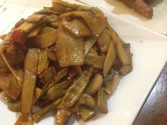 笋干爆鲜蘑-院落创意菜