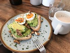 牛油果煮蛋吐司-RAC BAR(安福路店)