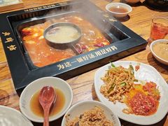 -老牌坊云南鱼豆花火锅(爱建店)
