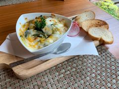 -Chom Cafe and Restaurant