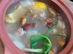 竹荪姬松茸玉米排骨汤-甜阿姨·天台花园私房菜(万松园店)