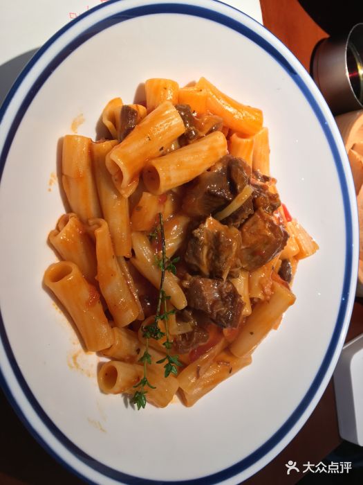 甜鸟红烩牛肉粗管面