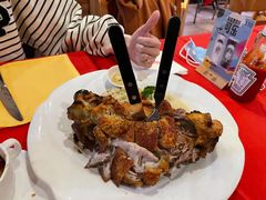 德式烤猪肘配酸菜土豆泥-申德勒加油站西餐厅(日坛路总店)