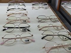 -罗伯特眼镜·蔡司官方授权(罗湖国贸店)