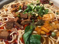 -爆炸头阿姨小四川正宗川味小吃(无任何分店)