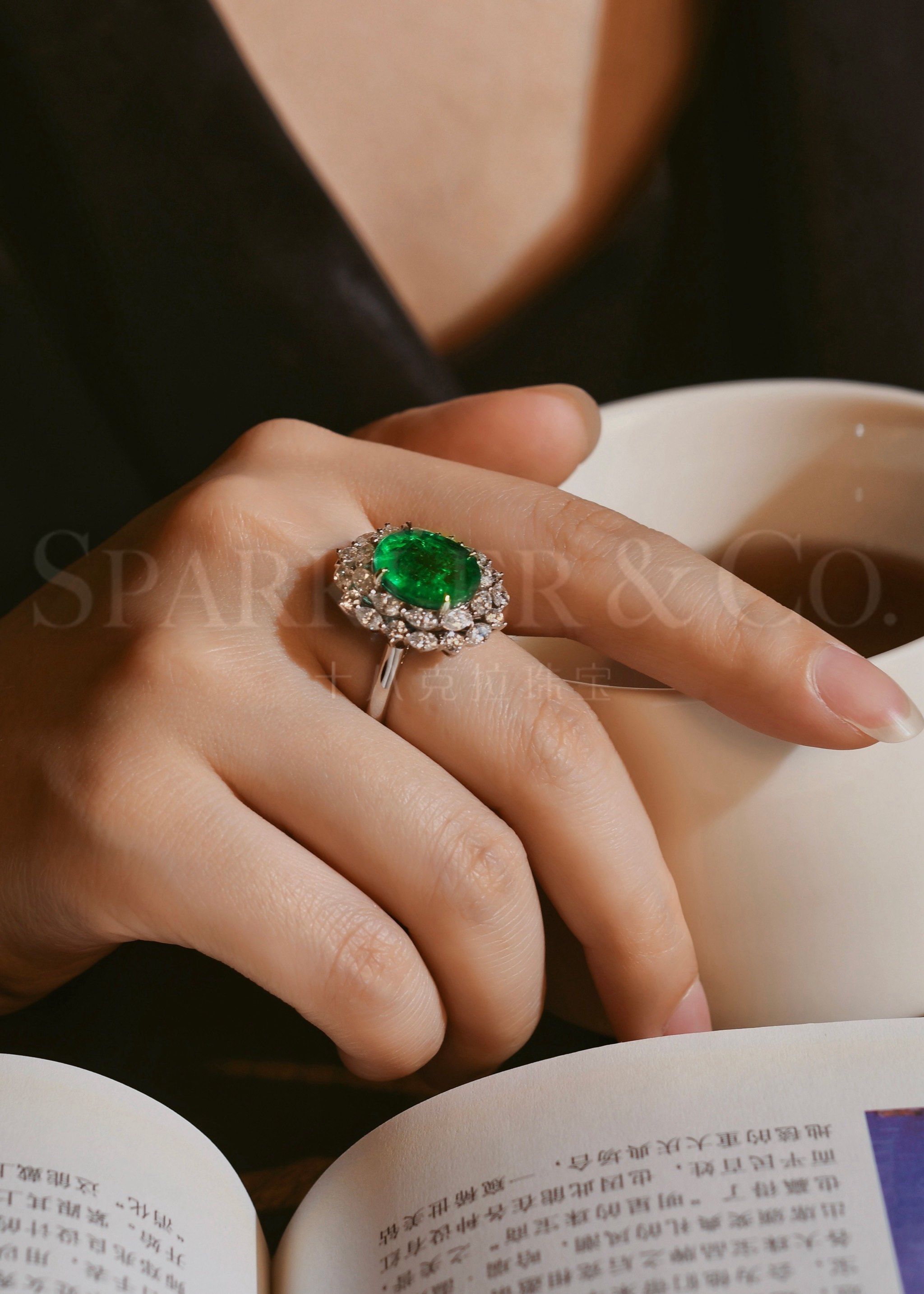 款式欣赏| 18k金祖母绿钻石戒指