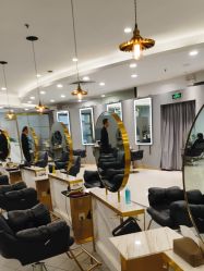 点击看大图 -八佰伴8008星级形象店