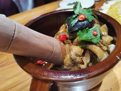 -老滇山寨•云南特色菜•地方菜•民族风情歌舞表演(金碧店)