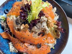 烟熏三文鱼杂菌沙拉-BE BRIGHT KITCHEN(正佳广场店)