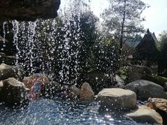 -七彩云南古滇温泉山庄