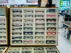-美式眼镜·授权蔡司.依视路.尼康.豪雅.明月(人民广场店)