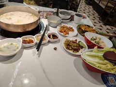 -洪氏嗨捞·广东猪肚鸡·椰子鸡火锅(西咸万象城店)