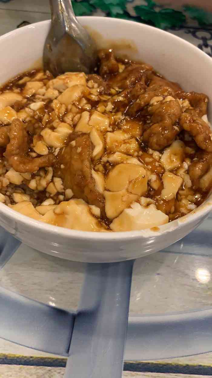 点了大家都推荐的招牌「豆角鸡柳」「豆花里脊盖饭」看人家吃「火爆